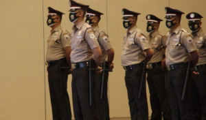 Dinilai membingungkan, seragam satpam bakal diubah warna krem agar tak mirip polisi