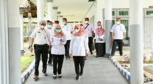 Keliling RSUD Genteng, Bupati Ipuk pantau kesiapan antisipasi lonjakan Covid-19