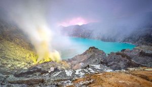Wisatawan Bisa Menikmati Blue Fire Kawah Ijen Banyuwangi
