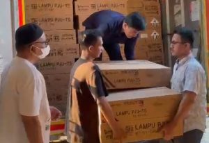 PT Deva Dirgantara Jaya Group hari ini kirim lampu tenaga surya ke seluruh Indonesia  