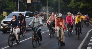 Jadikan kebaya sebagai warisan UNESCO, puluhan emak-emak berkebaya gowes keliling Kota Medan