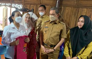 Menteri PPPA Kagumi Pengembangan Sutera dan Kerajinan Tangan Khas Wajo