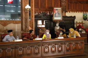 Melatih anak cerdas gunakan gadget