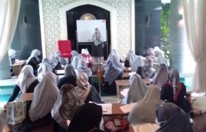 Hikmah Maulid Nabi Muhammad SAW, Mencintai dan Meneladani Rasulullah SAW