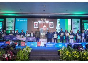 KemenKopUKM Beri Penghargaan Kepada 6 PLUT Terhebat dan 6 Konsultan Terinovatif