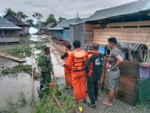 Tampung Masyarakat Terdampak Banjir, Tim Terpadu Wajo Siapkan Tenda Pengungsian