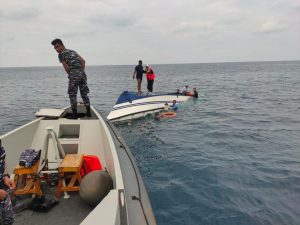 Kapal Speed Ditumpangi Bupati Morowali Terbalik 