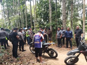 Helikopter Ditumpangi Kapolda Jambi Mendarat Darurat di Bukit Tamia, Muara Empat, Jambi