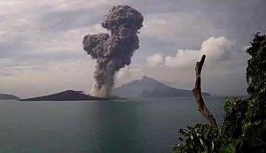 Anak Gunung Krakatau Mengalami Erupsi