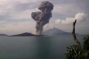 Gunung Anak Krakatau Kembali Erupsi, Muntahkan Abu Vulkanik Setinggi 2 Km