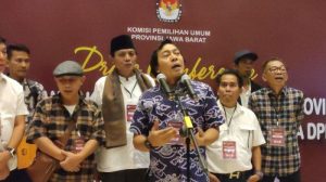Komedian Komeng Daftar Bakal Calon Anggota DPD ke KPU Jabar