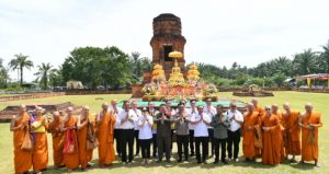 Gubsu dan Kapoldasu hadiri Perayaan Waisak 2567 BE di Candi Bahal Paluta