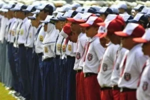 Ironi, Kebijakan Sekolah Membuat Harga Seragam Tidak Wajar
