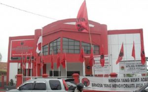Buntut Main Gim Saat Rapat DPRD DKI, DPD PDIP Minta Cinta Mega Dipecat