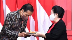 Pengamat Sebut Jika Jokowi Condong ke Prabowo, Kapal Besar PDIP Sudah Ditinggalkan