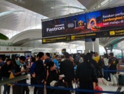 Penumpang arus balik H+1 Nataru padati Kualanamu