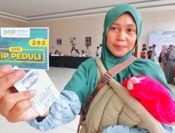 PT IMIP Bagikan Ratusan Paket Sembako untuk Kaum Dhuafa di Bahodopi