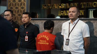 Tim Tabur Kejagung Serahkan Terpidana Korupsi di Dinas PU Cilegon Kepada Kejati Banten