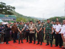 Pangdam IV/Diponegoro Dampingi Panglima TNI Resmikan Pompa Hidram di Banyumas