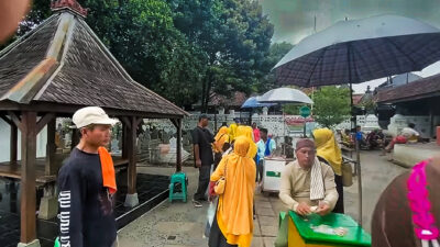 Praktik Bisnis di Makam Sunan Gunung Jati Pungli Berkedok Sedekah Yang Memaksa, Resahkan Peziarah