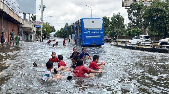 Banjir Jakarta Awal 2025, Salah Siapa: Alam atau Manusia di Atasnya