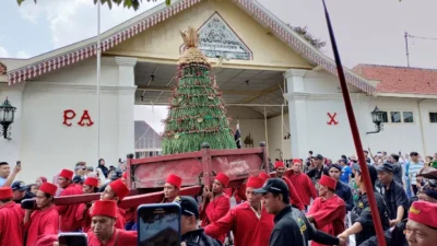 Gunungan Garebeg Syawal di Pura Pakualaman Habis Dalam Sekejap