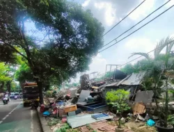 Ratusan Bangunan Liar di Jalan Juanda Depok Dibongkar