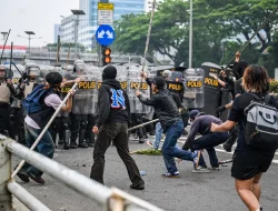 Demo DPR 25 Agustus Tolak Tunjangan DPR, Masyarakat Hidup Susah DPR Gajinya Selangit