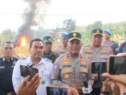 Wakapolda Jateng Tinjau Langsung Lokasi Kebakaran Sumur Minyak di Blora