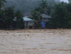 Sumbar Luluh Lantak Diterjang Banjir Bandang