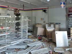 Kesulitan Makanan, Korban Banjir di Sibolga Ramai-ramai Jarah Indomaret Hingga Gudang Bulog