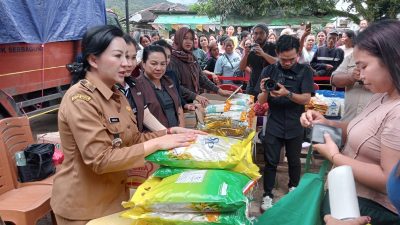 Pemkab Landak Gelar Pasar Murah di Sebadu, Bupati: Bantu Warga Penuhi Kebutuhan Pangan