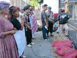 Bawang ilegal asal India dan Thailand banjiri pasaran, petani Karo demo ke Mapoldasu