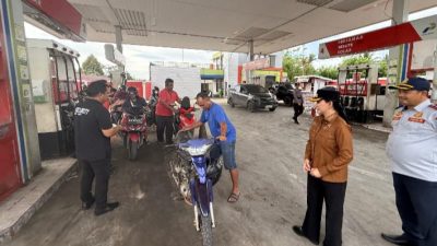 Bupati Landak Tinjau Antrean BBM, Imbau Masyarakat Tetap Tenang