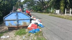 Sampah di Depan MTs Darul Makmur Nagan Raya Menumpuk, Ganggu Proses Belajar Mengajar