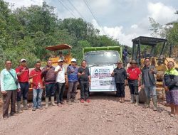 PT. Prime Agri Resources Perbaiki Akses Jalan Meranti Menuju Darit Melalui Program CSR PT. NSA