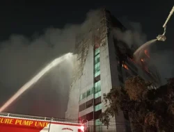 Gedung Bapenda DKI Jakarta Dilalap Si Jago Merah