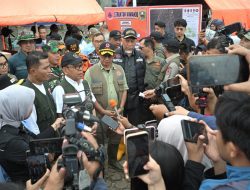 Tinjau Galodo Solok, Menko PMK Pratikno dan Kepala BNPB Instruksikan Percepatan Evakuasi serta Mitigasi